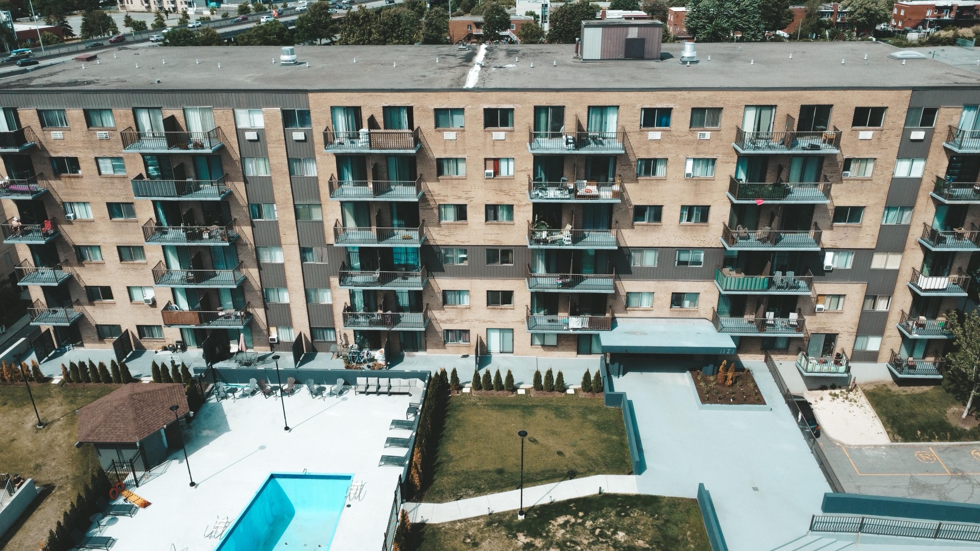 Domaine Mistral building and courtyard pool from above